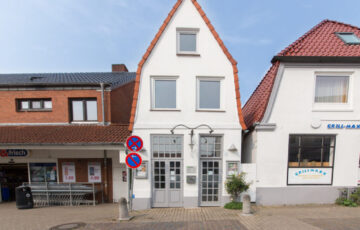 Auftragsarbeiten Es fehlt ein tolles Bild für das Wohnzimmer, für das Konferenzzimmer oder das Ferienhaus? Sprecht mich an! Ich mache zwar nicht alles, das Sujet muss mir selbst gefallen - und je größer je lieber, aber wie heißt es so schön? Fragen kostet nichts. In meinem Atelier, nur ein paar Kilometer von Kappeln entfernt, habe ich die Möglichkeit auch größere Sonderformate zu produzieren.