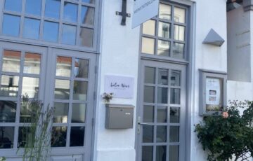 Es fehlt ein tolles Bild für das Wohnzimmer, für das Konferenzzimmer oder das Ferienhaus? Sprecht mich an! Ich mache zwar nicht alles, das Sujet muss mir selbst gefallen - und je größer je lieber, aber wie heißt es so schön? Fragen kostet nichts. In meinem Atelier, nur ein paar Kilometer von Kappeln entfernt, habe ich die Möglichkeit auch größere Sonderformate zu produzieren.